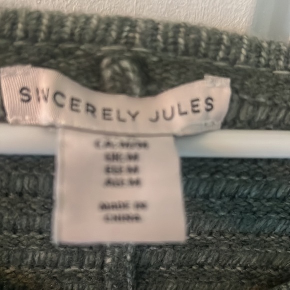 Like New Sincerely Jules Sweater - Picture 2 of 3